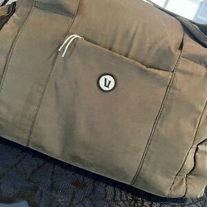 Vuori gym bag - like new Lululemon